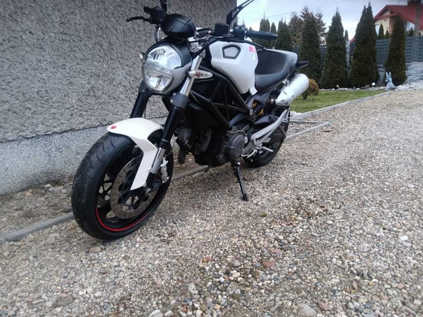 Ducati Monster 696