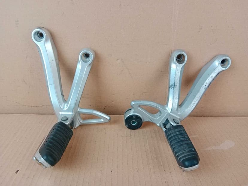 Suzuki GSX 650 F Sety Pasażera Set Prawy Lewy Tył Podnóżki 08-16