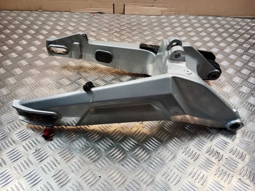Aprilia RS 660 Wahacz Tył Tylny Zawieszenie Osłona Łańcucha Chlapacz