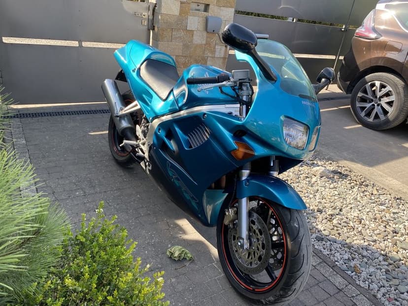 Honda VFR 750 RC36  idealna 33tyś.km klasyk