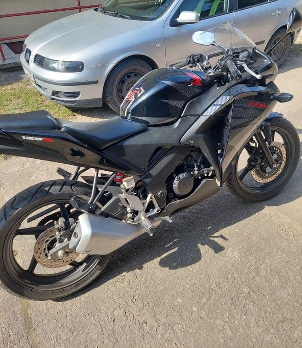 Motocykl Honda CBR 125 R