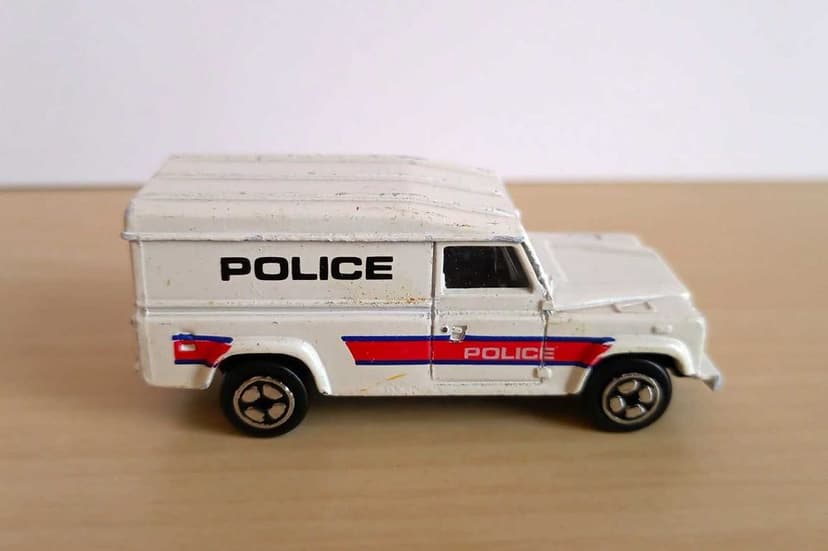 Corgi Juniors Land Rover Defender 110 Police