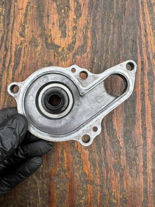 pokrywa pompy wody Suzuki LTZ 400 r 03-08 polkarter wirnika kapa dekiel