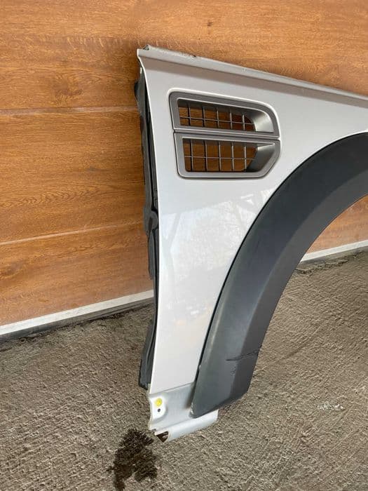 Błotnik Przód Prawy Land Rover Discovery III