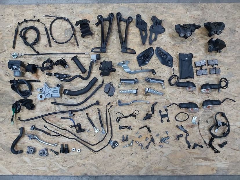 Yamaha MT07 Mocowanie przewod napinacz uchwyt felga kolo klucze ABS