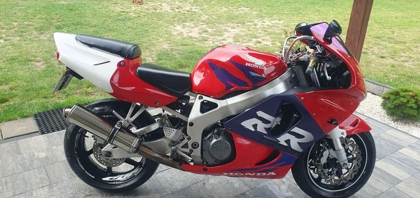 Honda cbr 900 rr.