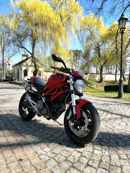 Ducati Monster 696