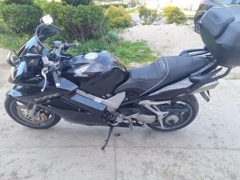 Honda VFR 800 super stan przebieg 38000 km 107 koni Serwisowany