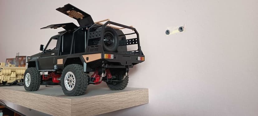 Model RC skala 1/12 TOYOTA Land Cruiser mn82