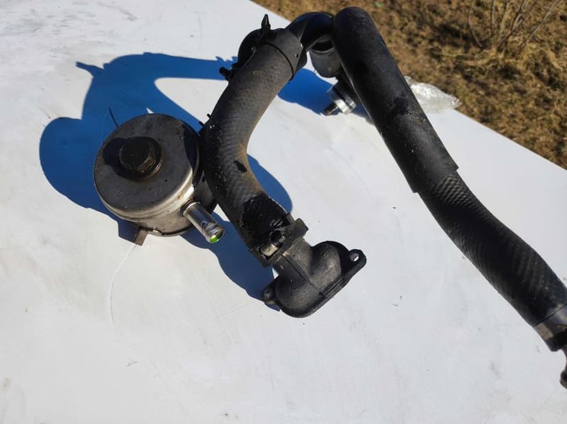 Yamaha FZ6 (2004–2009) chłodniczka oleju + przewody + obudowa filtra