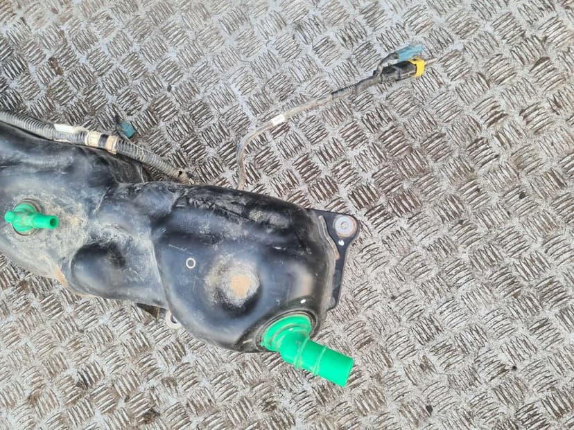 Toyota Hilux VIII 21r zbiornik pompa AdBlue