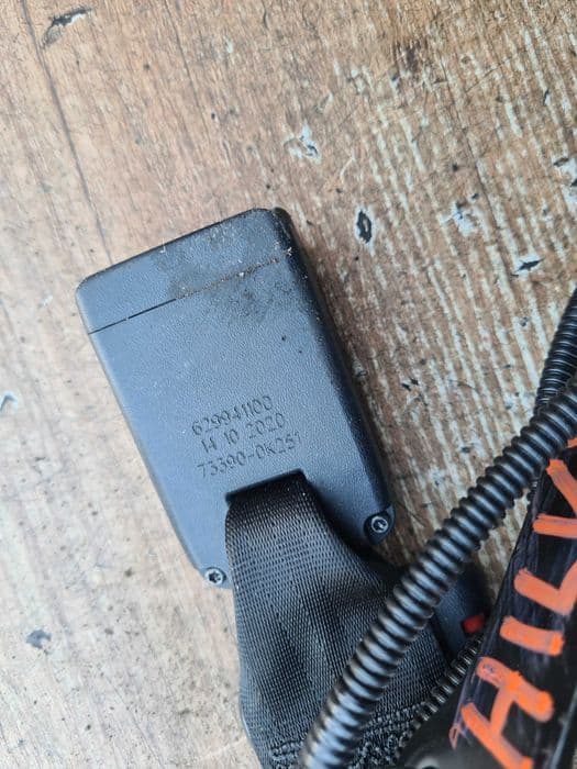 Toyota Hilux VIII 2.4d 20r zapinka pasa tył zapinki