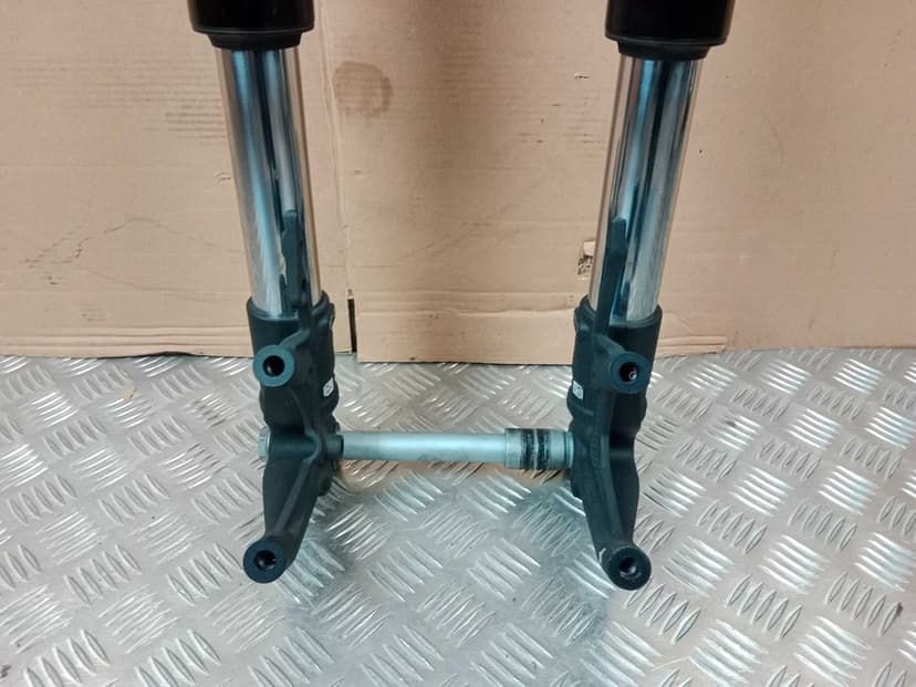 Honda CBR 650 R Lagi Zawieszenie Przód Laga Prawa Lewa Półki Oś Półka