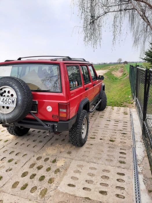 Bardzo ładny Jeep Cherokee XJ