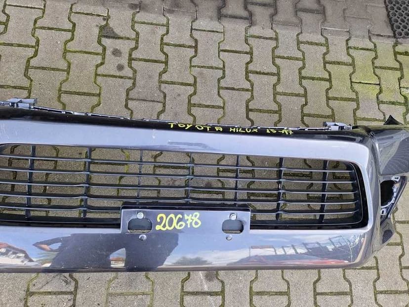 Toyota Hilux 15r.- Zderzak Przód