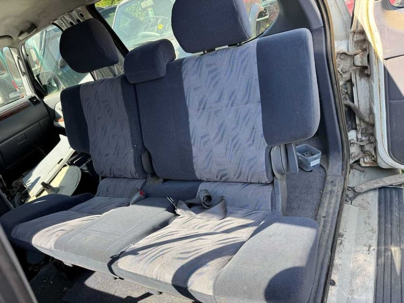 Toyota Land Cruiser J90 / J95 podłokietnik  +inne części.