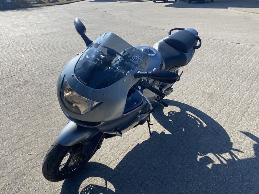 Kawasaki ZX600 zx6r