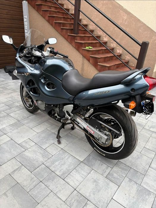 Motocykl Suzuki GSXF750