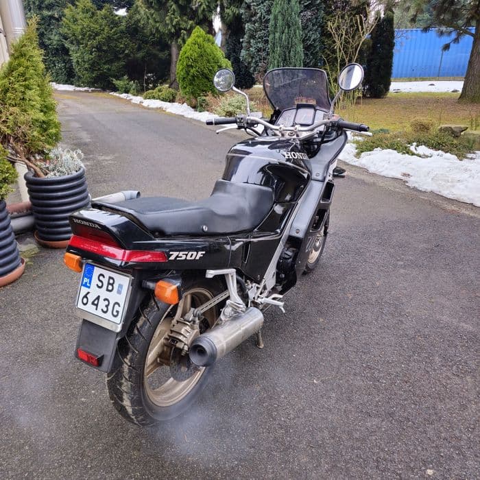 Okazja Honda VFR 750F niski przebieg