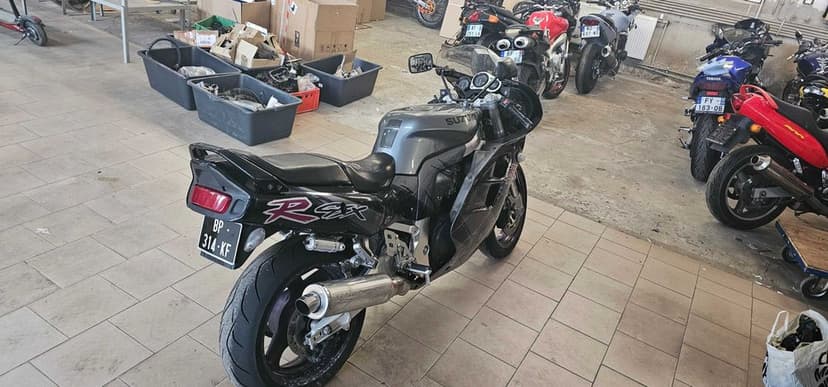 SUZUKI GSX-R GSXR 1100  części wsytke części bak owiewka lapma zegary