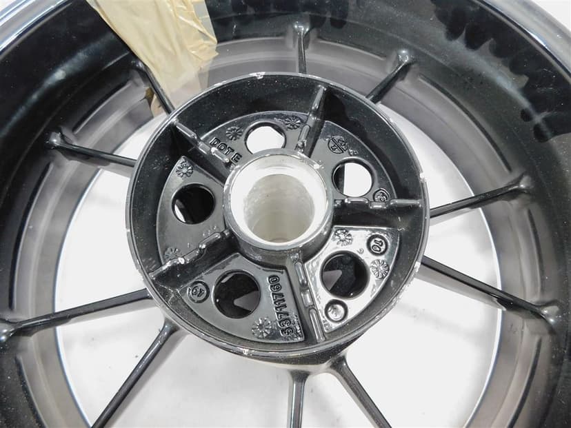 FELGA KOŁO TYŁ BMW S1000RR K46 09-11 7701485 BIJE RANT