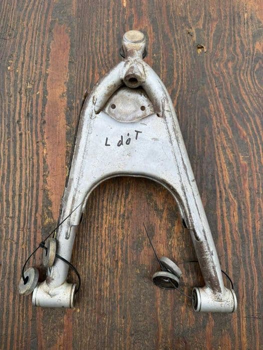 wahacz lewy dolny Suzuki LTZ 400 r 03-08 dol zawieszenia kola