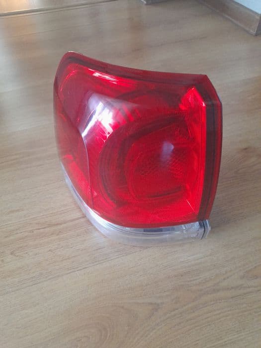 Lampa tylna lewa Toyota Land Cruiser.