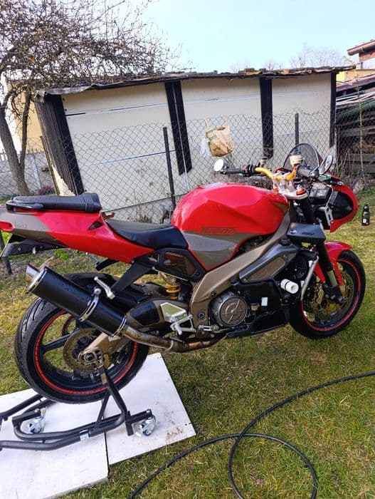 Aprilia rsv 1000 tuono