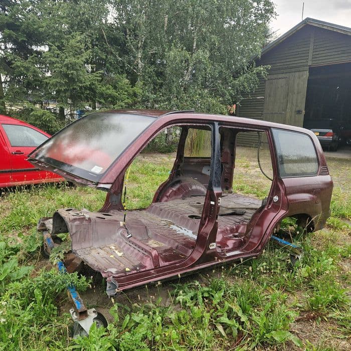 Toyota Land Cruiser j100 100 karoseria ćwiartka dach dupa i inne