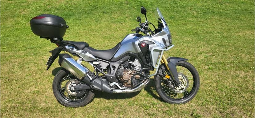 Honda CRF  AFIKA Motokykl turystyczny. Motor