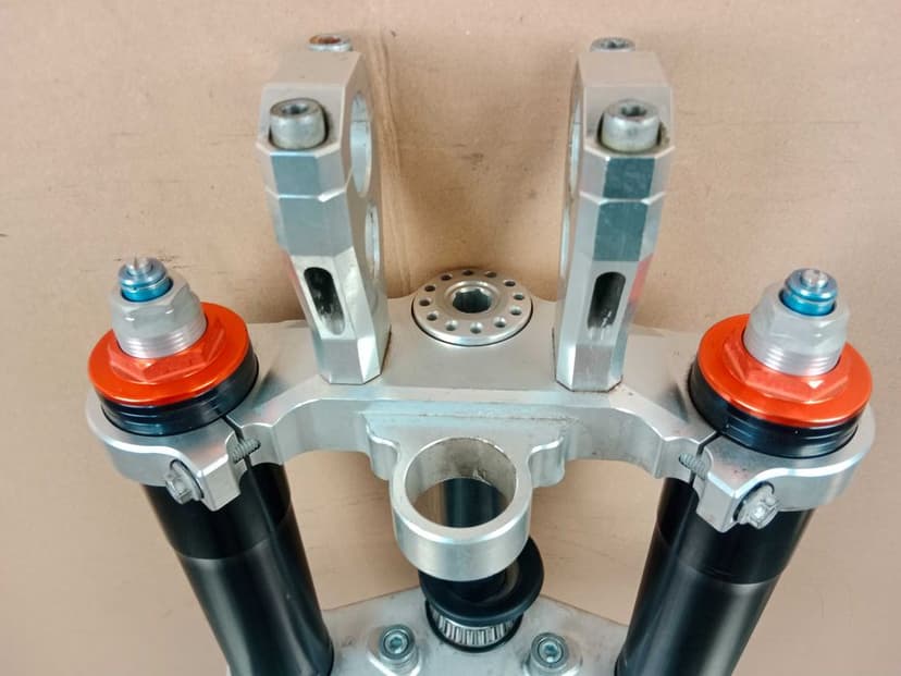 Aprilia Tuono RSV 1000 Mille Lagi Zawieszenie Przód Laga Półki Ośka Oś