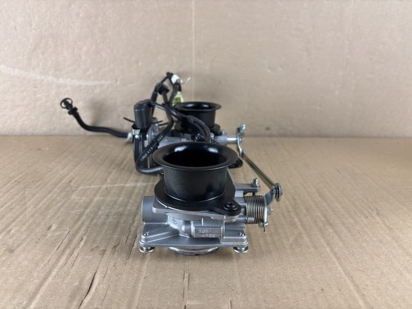 Ducati Monster 821 Przepustnice MIKUNI Wtryski Czujnik TPS Silniczek