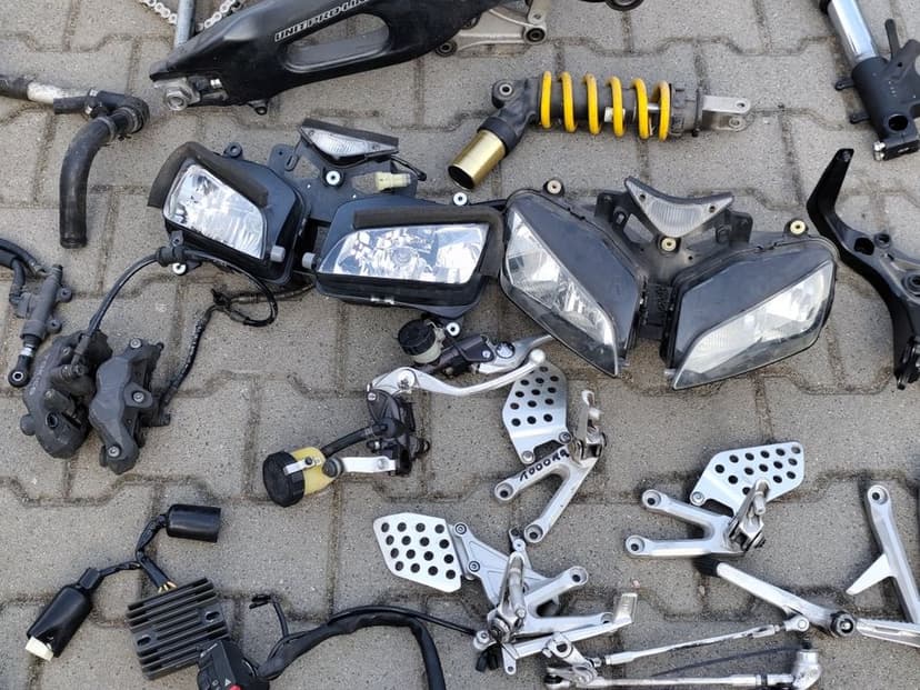 Honda CBR1000r sc57b zawieszenie przednie amortyzatory półka