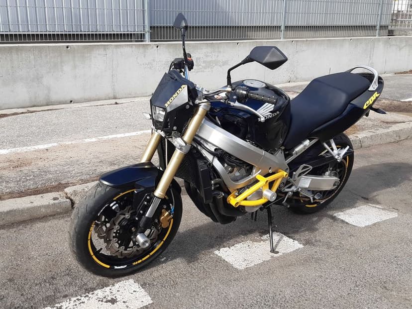 Honda CBR 600 F4i -naked 140 KM- NIEZAWODNY -mały przebieg-upside down