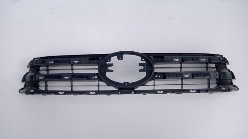 GRILL ATRAPA CHŁODNICY TOYOTA HILUX VIII 15-20