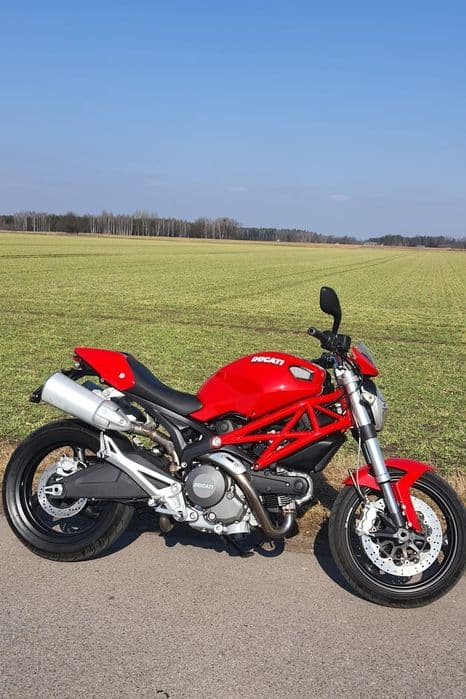 Ducati monster 696