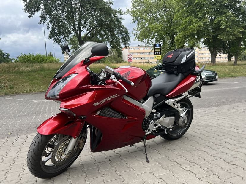 Honda VFR800 z ABS, nowe opony,49k przebieg