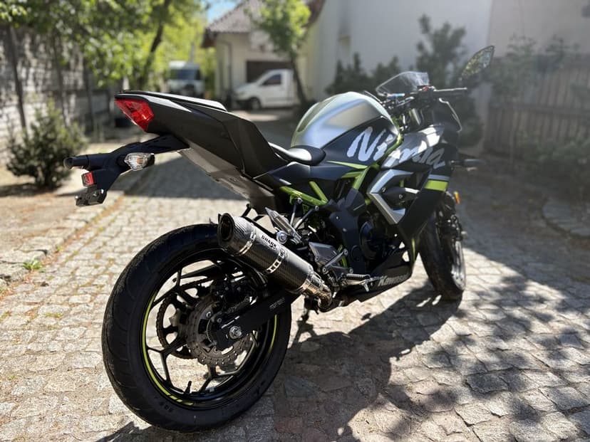 Kawasaki Ninja 125 ABS  Wydech Shark Kat A 1 B