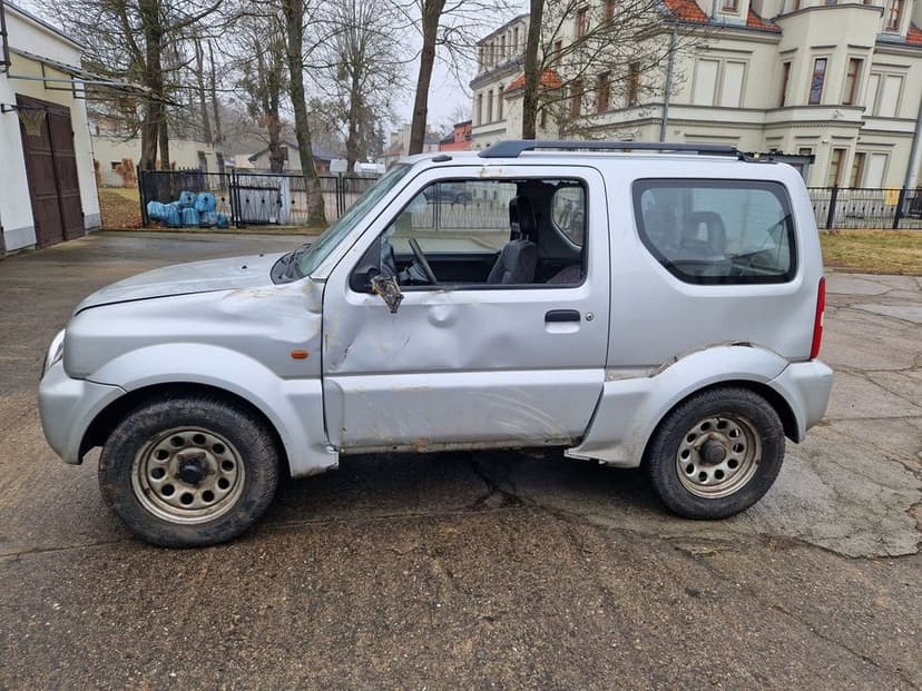Suzuki jimny 4x4 uszkodzony