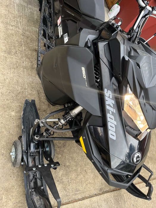 Skuter śnieżny Ski-doo Summit SP 850