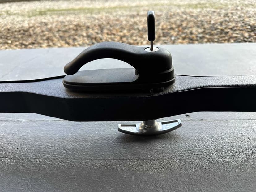 Klamka Zamek Tylnej Klapy Zabudowy Nissan Navara Pick Up Bielsko