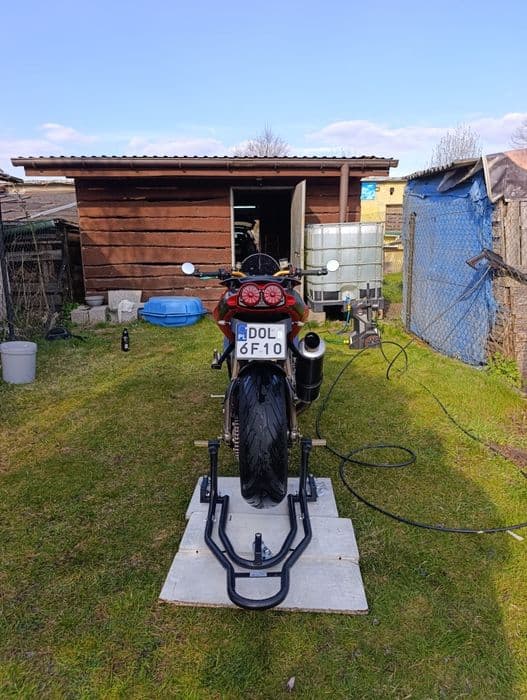 Aprilia rsv 1000 tuono