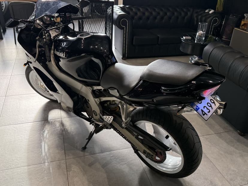 Kawasaki 900 zx9r Ninja 2001 przebieg 38tys Po serwisie Zadbana
