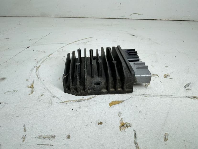 Ducati Monster 821 Regulator Napięcia 15 - 17