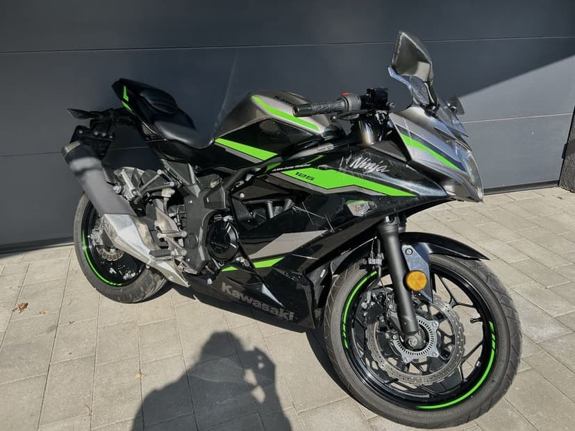Kawasaki NINJA 125 rok 2025 przebieg 3473km kat. A, B