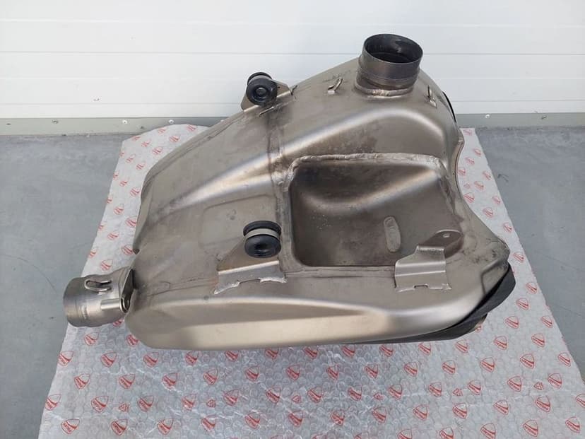 ducati panigale v4 sportowy wydech akrapovic titanium 96481491a