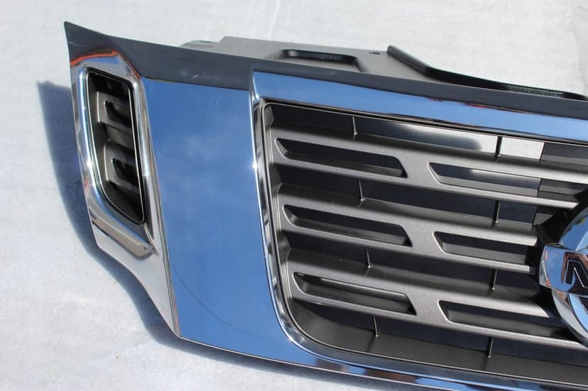 nissan navara np300 grill atrapa 623105jt0a