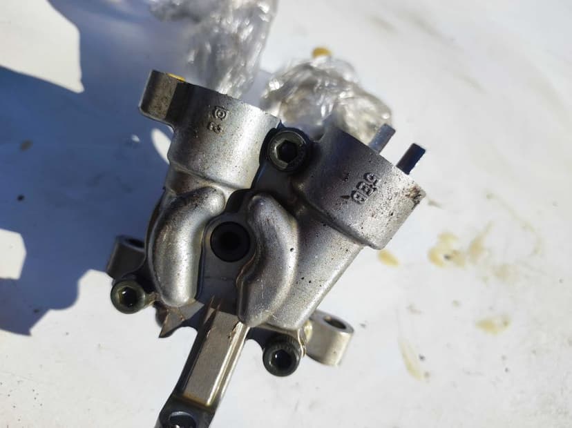 Yamaha FZ6 (2004–2009) Pompa oleju mechaniczna, napęd zębatką