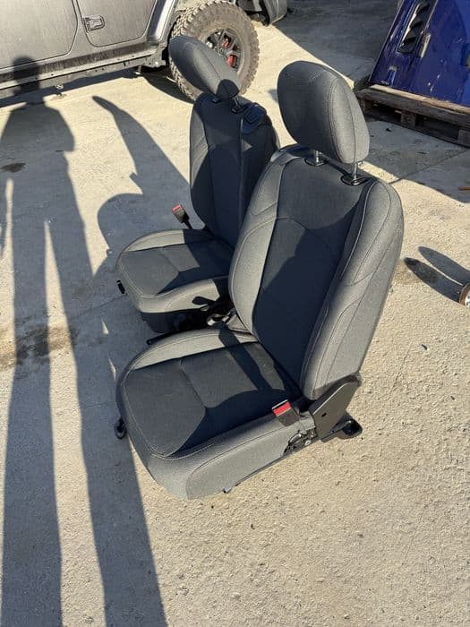 Fotele przód 2D USA Jeep wrangler JL 23-26r nowy model