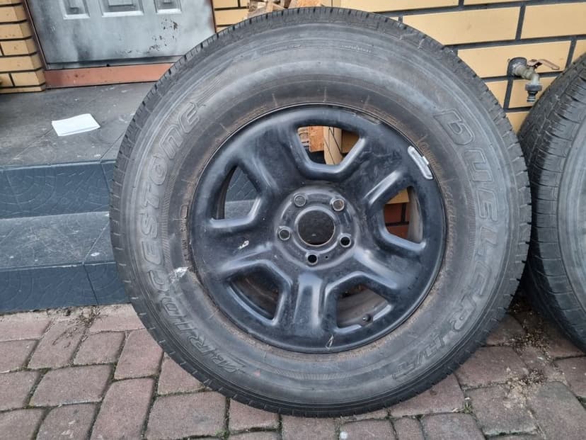 Jeep Wrangler kola felgi stalowe opony 245.75 17 Bridgestone Dueler